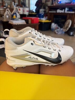 Nike Men’s Alpha football Cleats - 8.5